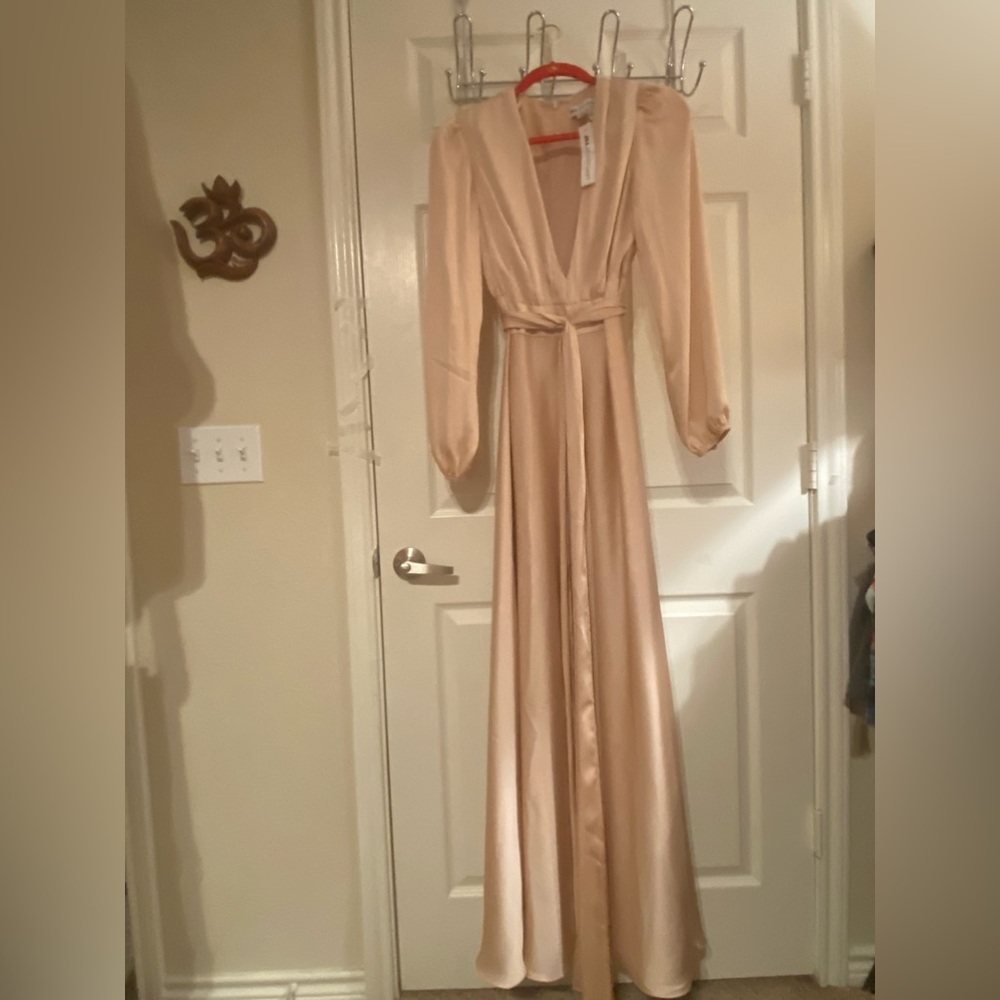 Jill Saunder Deep-V Neck With Romantic Long -Sleeve Satin A-Line Gown. Size 10
